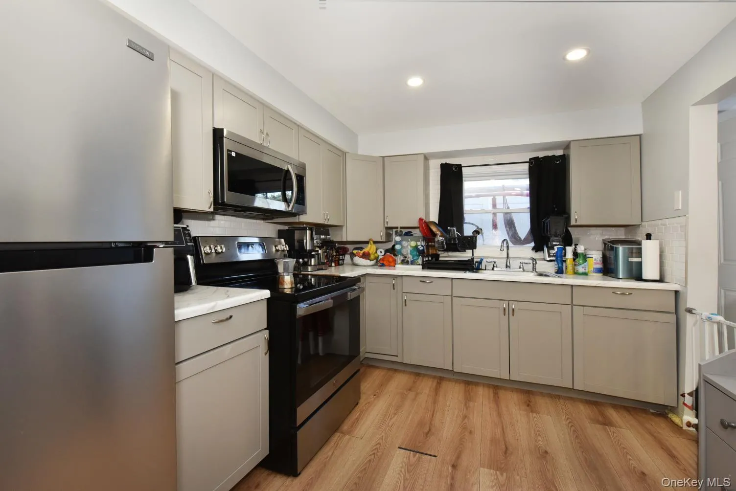 10 Miller Avenue, Islip, NY, 6 Bedrooms Bedrooms, 12 Rooms Rooms,2 BathroomsBathrooms,Residential,For Rent,Miller,0,KEY1018059 10 Miller Avenue, Islip, NY, 6 Bedrooms Bedrooms, 12 Rooms Rooms,2 BathroomsBathrooms,Residential,For Rent,Miller,0,KEY1018059