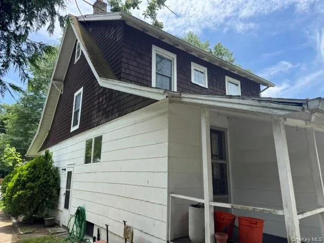 35 Fairview Avenue, North Hempstead, NY, 4 Bedrooms Bedrooms, 7 Rooms Rooms,2 BathroomsBathrooms,Residential,For Rent,Fairview,0,KEY1018060 35 Fairview Avenue, North Hempstead, NY, 4 Bedrooms Bedrooms, 7 Rooms Rooms,2 BathroomsBathrooms,Residential,For Rent,Fairview,0,KEY1018060
