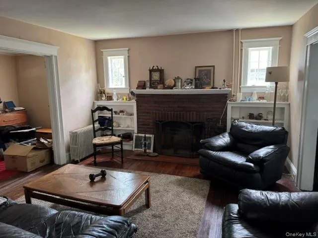 35 Fairview Avenue, North Hempstead, NY, 4 Bedrooms Bedrooms, 7 Rooms Rooms,2 BathroomsBathrooms,Residential,For Rent,Fairview,0,KEY1018060 35 Fairview Avenue, North Hempstead, NY, 4 Bedrooms Bedrooms, 7 Rooms Rooms,2 BathroomsBathrooms,Residential,For Rent,Fairview,0,KEY1018060
