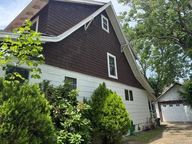 35 Fairview Avenue, North Hempstead, NY, 4 Bedrooms Bedrooms, 7 Rooms Rooms,2 BathroomsBathrooms,Residential,For Rent,Fairview,0,KEY1018060 35 Fairview Avenue, North Hempstead, NY, 4 Bedrooms Bedrooms, 7 Rooms Rooms,2 BathroomsBathrooms,Residential,For Rent,Fairview,0,KEY1018060