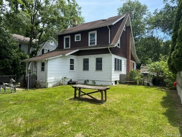 35 Fairview Avenue, North Hempstead, NY, 4 Bedrooms Bedrooms, 7 Rooms Rooms,2 BathroomsBathrooms,Residential,For Rent,Fairview,0,KEY1018060 35 Fairview Avenue, North Hempstead, NY, 4 Bedrooms Bedrooms, 7 Rooms Rooms,2 BathroomsBathrooms,Residential,For Rent,Fairview,0,KEY1018060