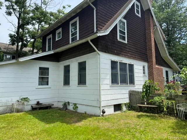 35 Fairview Avenue, North Hempstead, NY, 4 Bedrooms Bedrooms, 7 Rooms Rooms,2 BathroomsBathrooms,Residential,For Rent,Fairview,0,KEY1018060 35 Fairview Avenue, North Hempstead, NY, 4 Bedrooms Bedrooms, 7 Rooms Rooms,2 BathroomsBathrooms,Residential,For Rent,Fairview,0,KEY1018060