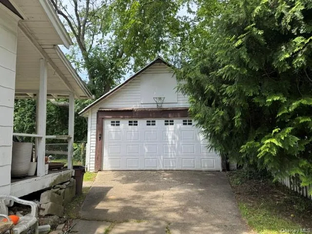 35 Fairview Avenue, North Hempstead, NY, 4 Bedrooms Bedrooms, 7 Rooms Rooms,2 BathroomsBathrooms,Residential,For Rent,Fairview,0,KEY1018060 35 Fairview Avenue, North Hempstead, NY, 4 Bedrooms Bedrooms, 7 Rooms Rooms,2 BathroomsBathrooms,Residential,For Rent,Fairview,0,KEY1018060