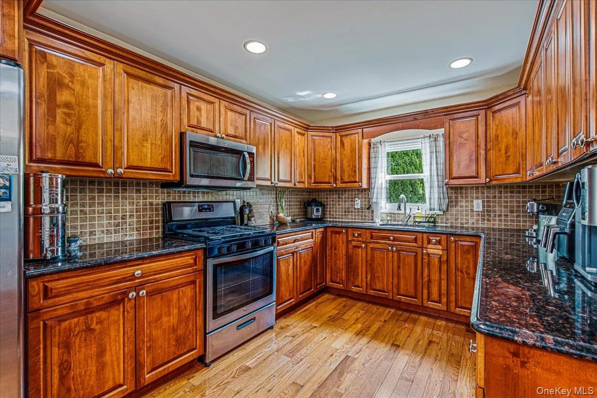 16 North Street, Glen Cove, NY, 3 Bedrooms Bedrooms, 8 Rooms Rooms,2 BathroomsBathrooms,Residential Lease,For Rent,North,0,KEY1018064 16 North Street, Glen Cove, NY, 3 Bedrooms Bedrooms, 8 Rooms Rooms,2 BathroomsBathrooms,Residential Lease,For Rent,North,0,KEY1018064