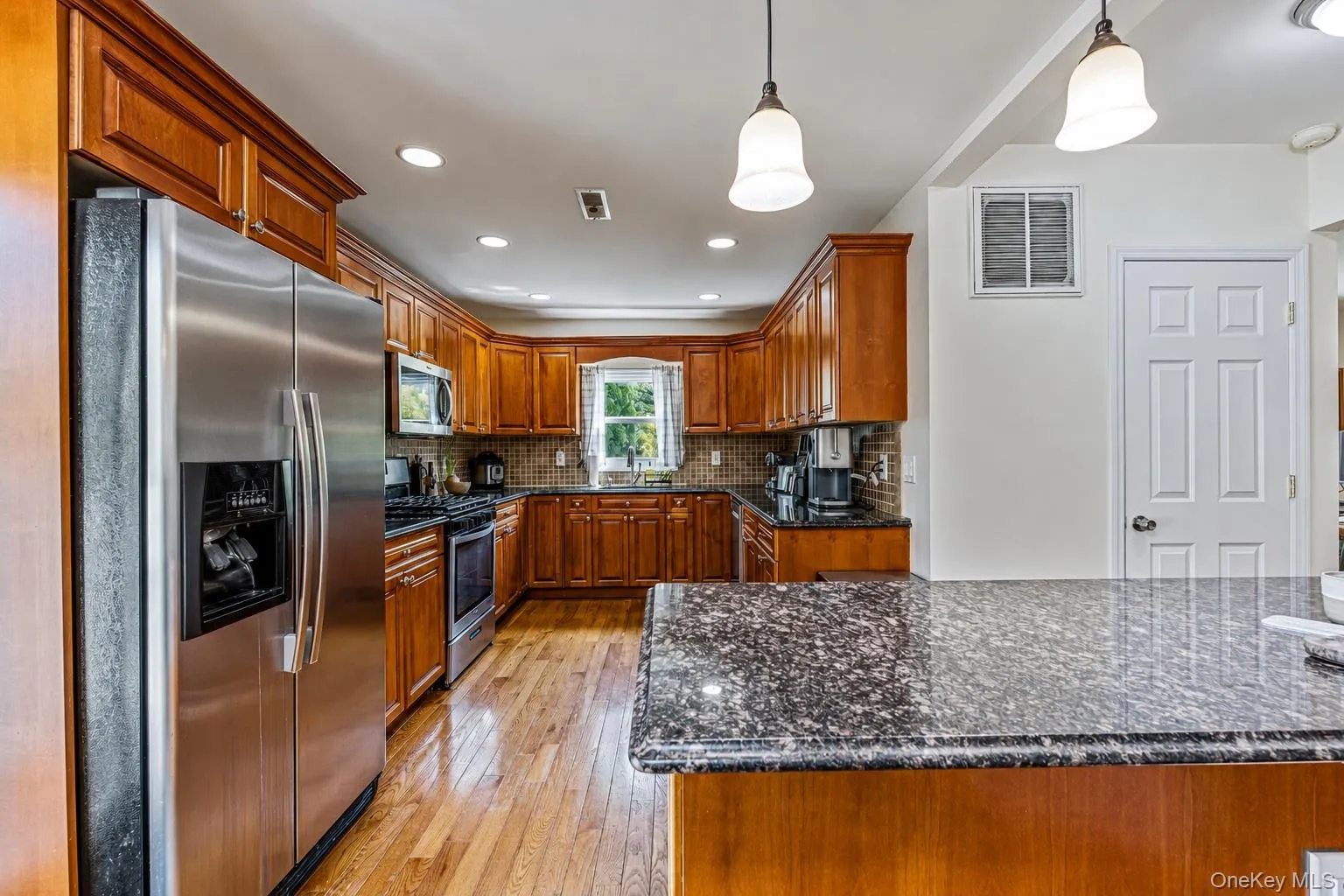 16 North Street, Glen Cove, NY, 3 Bedrooms Bedrooms, 8 Rooms Rooms,2 BathroomsBathrooms,Residential Lease,For Rent,North,0,KEY1018064 16 North Street, Glen Cove, NY, 3 Bedrooms Bedrooms, 8 Rooms Rooms,2 BathroomsBathrooms,Residential Lease,For Rent,North,0,KEY1018064