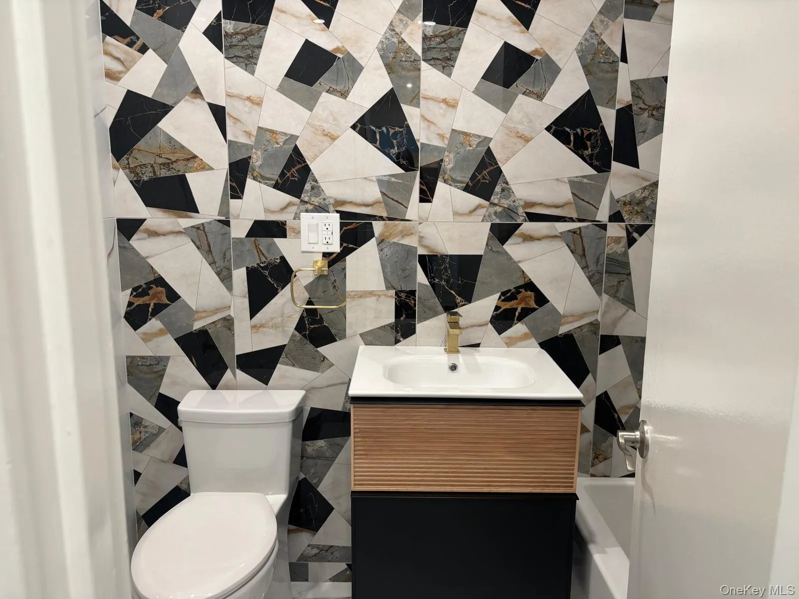 833 Central Avenue, New York, NY, 2 Bedrooms Bedrooms, 5 Rooms Rooms,2 BathroomsBathrooms,Residential,For Rent,Central,0,1018071 833 Central Avenue, New York, NY, 2 Bedrooms Bedrooms, 5 Rooms Rooms,2 BathroomsBathrooms,Residential,For Rent,Central,0,1018071