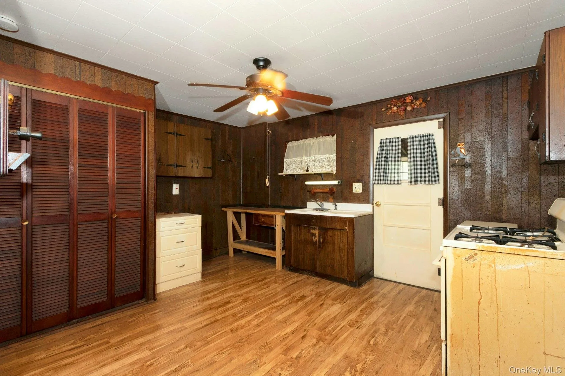 158 Violet Avenue, Poughkeepsie (town), NY, 4 Bedrooms Bedrooms, 6 Rooms Rooms,1 BathroomBathrooms,Residential,For Rent,Violet,0,1018077 158 Violet Avenue, Poughkeepsie (town), NY, 4 Bedrooms Bedrooms, 6 Rooms Rooms,1 BathroomBathrooms,Residential,For Rent,Violet,0,1018077