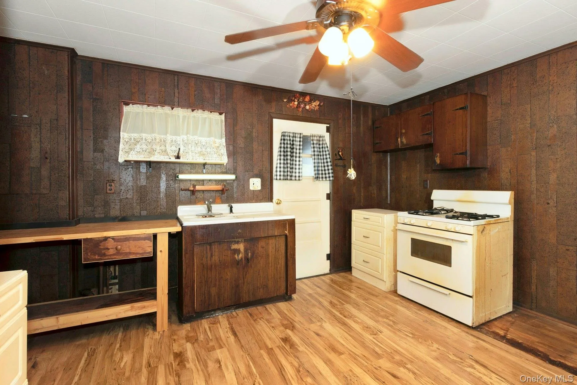 158 Violet Avenue, Poughkeepsie (town), NY, 4 Bedrooms Bedrooms, 6 Rooms Rooms,1 BathroomBathrooms,Residential,For Rent,Violet,0,1018077 158 Violet Avenue, Poughkeepsie (town), NY, 4 Bedrooms Bedrooms, 6 Rooms Rooms,1 BathroomBathrooms,Residential,For Rent,Violet,0,1018077