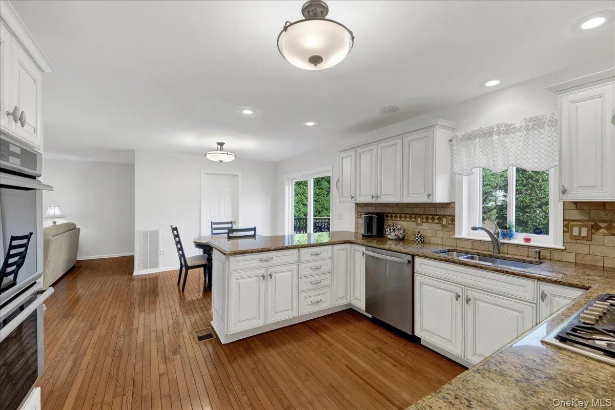 68 Bolton Avenue, White Plains, NY, 4 Bedrooms Bedrooms, 8 Rooms Rooms,2 BathroomsBathrooms,Residential,For Rent,Bolton,0,1018083 68 Bolton Avenue, White Plains, NY, 4 Bedrooms Bedrooms, 8 Rooms Rooms,2 BathroomsBathrooms,Residential,For Rent,Bolton,0,1018083