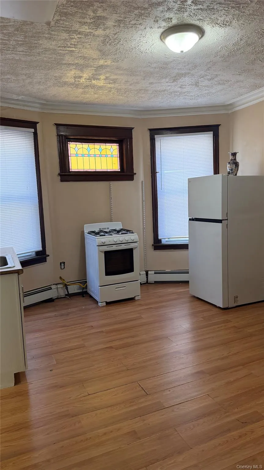 417 Baker Street, Poughkeepsie, NY, 2 Bedrooms Bedrooms, 4 Rooms Rooms,1 BathroomBathrooms,Residential Lease,For Rent,Baker,0,KEY1018085 417 Baker Street, Poughkeepsie, NY, 2 Bedrooms Bedrooms, 4 Rooms Rooms,1 BathroomBathrooms,Residential Lease,For Rent,Baker,0,KEY1018085