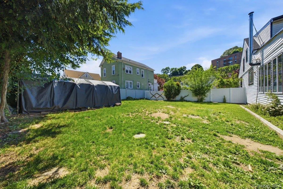 172 Crescent Place, Yonkers, NY, 3 Bedrooms Bedrooms, 9 Rooms Rooms,2 BathroomsBathrooms,Residential,For Rent,Crescent,0,KEY1018100 172 Crescent Place, Yonkers, NY, 3 Bedrooms Bedrooms, 9 Rooms Rooms,2 BathroomsBathrooms,Residential,For Rent,Crescent,0,KEY1018100