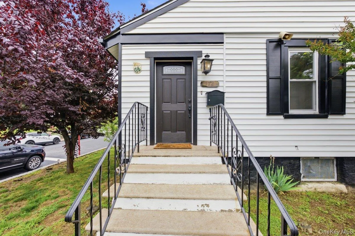 172 Crescent Place, Yonkers, NY, 3 Bedrooms Bedrooms, 9 Rooms Rooms,2 BathroomsBathrooms,Residential,For Rent,Crescent,0,1018100 172 Crescent Place, Yonkers, NY, 3 Bedrooms Bedrooms, 9 Rooms Rooms,2 BathroomsBathrooms,Residential,For Rent,Crescent,0,1018100