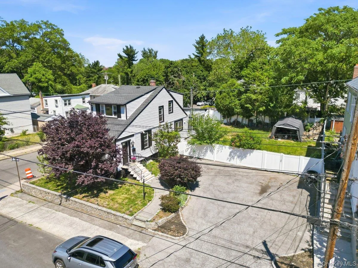 172 Crescent Place, Yonkers, NY, 3 Bedrooms Bedrooms, 9 Rooms Rooms,2 BathroomsBathrooms,Residential,For Rent,Crescent,0,KEY1018100 172 Crescent Place, Yonkers, NY, 3 Bedrooms Bedrooms, 9 Rooms Rooms,2 BathroomsBathrooms,Residential,For Rent,Crescent,0,KEY1018100