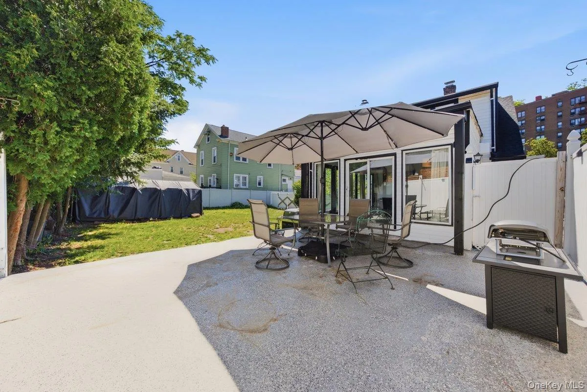 172 Crescent Place, Yonkers, NY, 3 Bedrooms Bedrooms, 9 Rooms Rooms,2 BathroomsBathrooms,Residential,For Rent,Crescent,0,KEY1018100 172 Crescent Place, Yonkers, NY, 3 Bedrooms Bedrooms, 9 Rooms Rooms,2 BathroomsBathrooms,Residential,For Rent,Crescent,0,KEY1018100