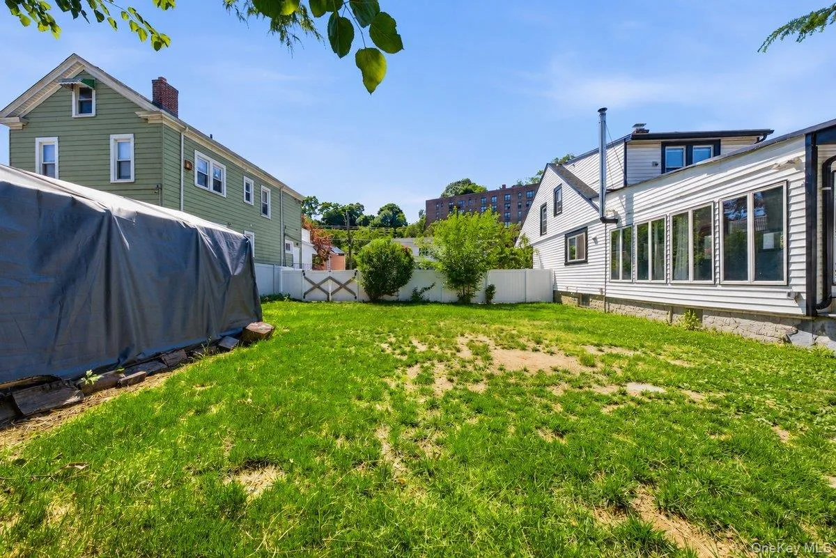 172 Crescent Place, Yonkers, NY, 3 Bedrooms Bedrooms, 9 Rooms Rooms,2 BathroomsBathrooms,Residential,For Rent,Crescent,0,KEY1018100 172 Crescent Place, Yonkers, NY, 3 Bedrooms Bedrooms, 9 Rooms Rooms,2 BathroomsBathrooms,Residential,For Rent,Crescent,0,KEY1018100