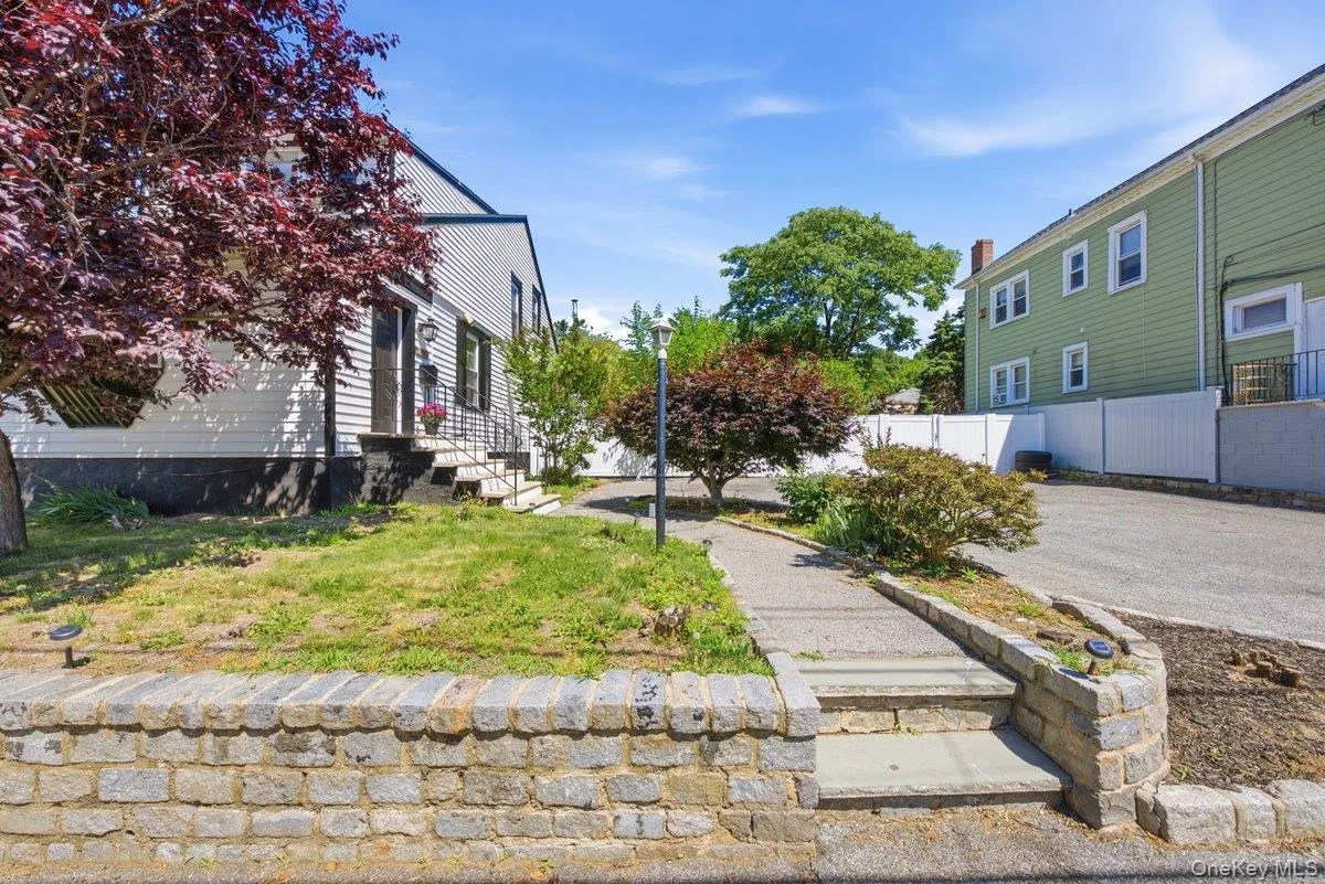 172 Crescent Place, Yonkers, NY, 3 Bedrooms Bedrooms, 9 Rooms Rooms,2 BathroomsBathrooms,Residential,For Rent,Crescent,0,KEY1018100 172 Crescent Place, Yonkers, NY, 3 Bedrooms Bedrooms, 9 Rooms Rooms,2 BathroomsBathrooms,Residential,For Rent,Crescent,0,KEY1018100