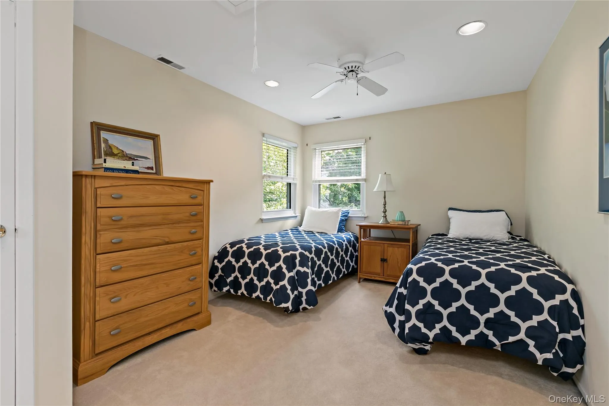 Upstairs Bedroom with Ensuite Bathroom with Tub/Shower Upstairs Bedroom with Ensuite Bathroom with Tub/Shower