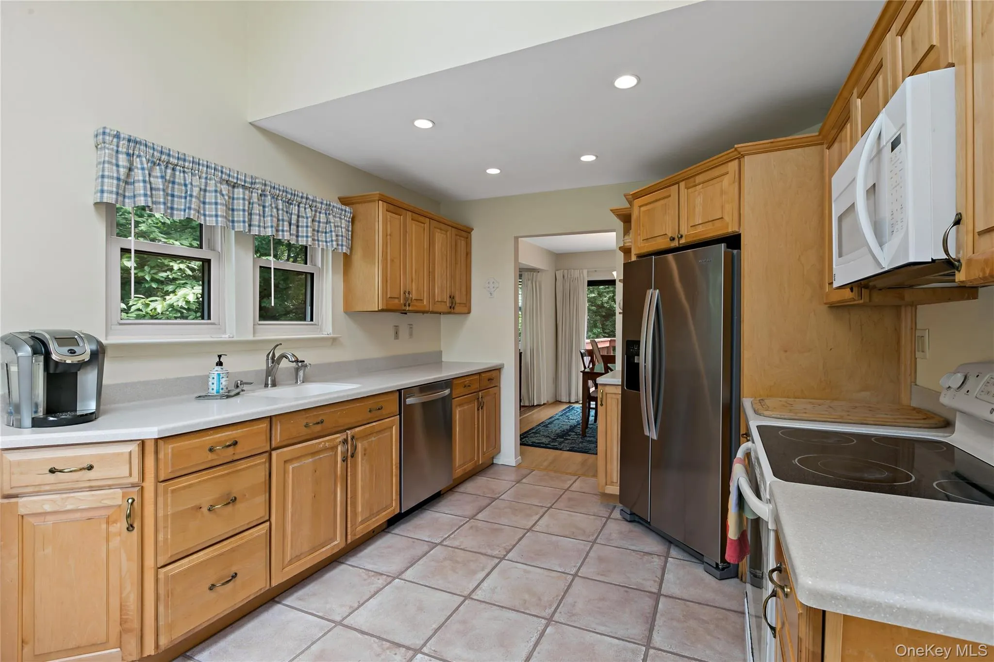 Eat-In-Kitchen Eat-In-Kitchen