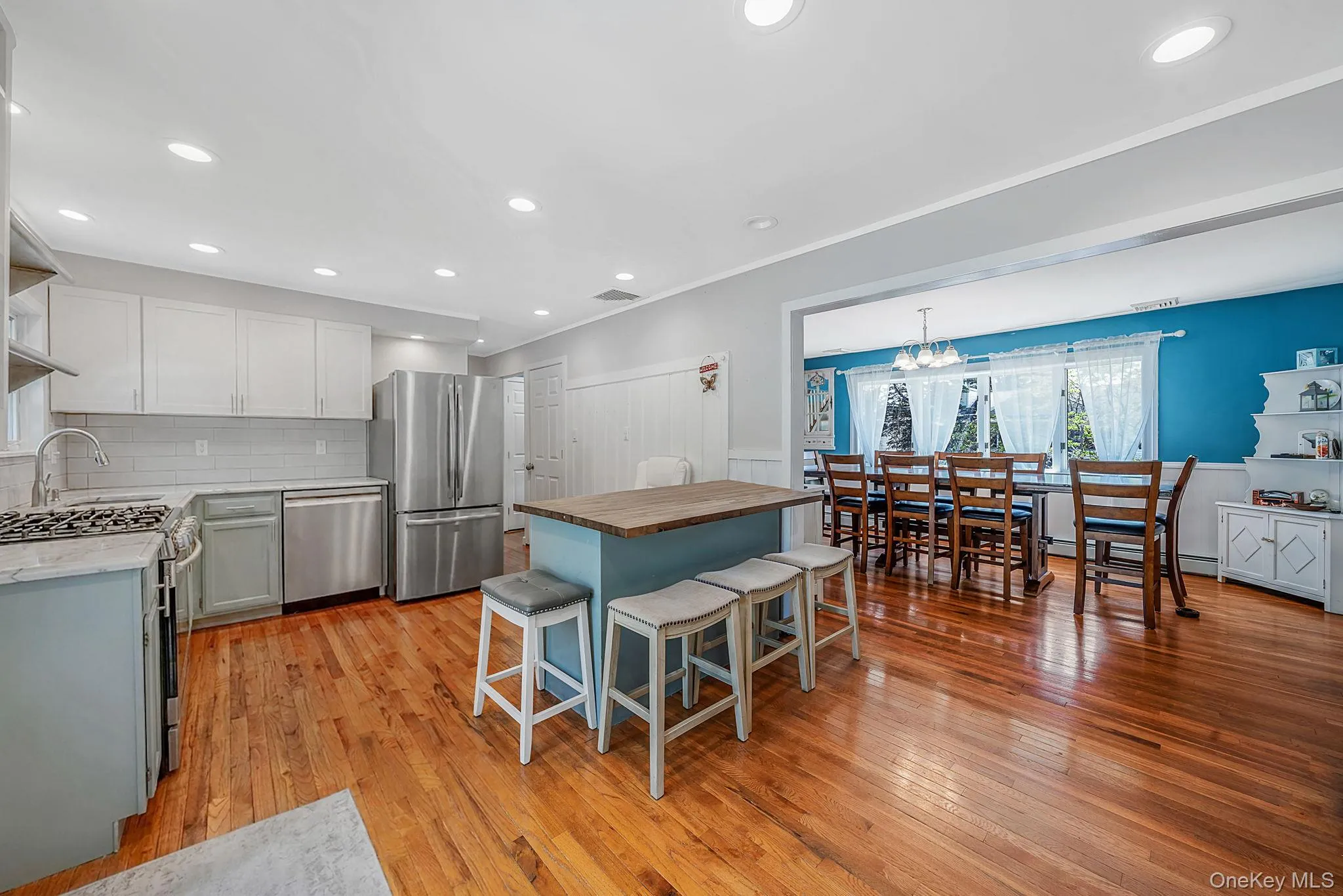 14 Benmor Court, Oyster Bay, NY, 4 Bedrooms Bedrooms, 7 Rooms Rooms,2 BathroomsBathrooms,Residential,For Rent,Benmor,0,KEY1018120 14 Benmor Court, Oyster Bay, NY, 4 Bedrooms Bedrooms, 7 Rooms Rooms,2 BathroomsBathrooms,Residential,For Rent,Benmor,0,KEY1018120