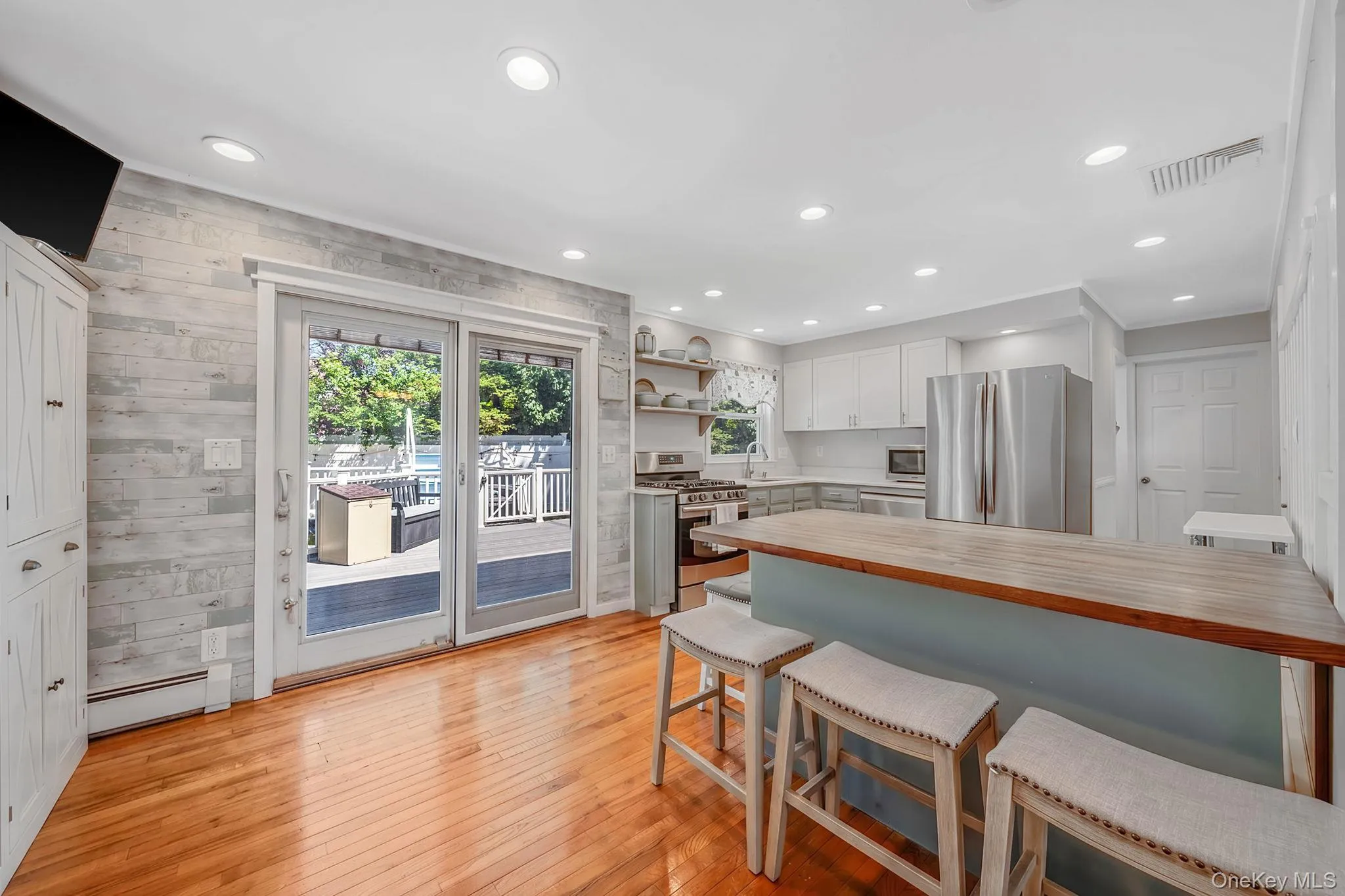 14 Benmor Court, Oyster Bay, NY, 4 Bedrooms Bedrooms, 7 Rooms Rooms,2 BathroomsBathrooms,Residential,For Rent,Benmor,0,KEY1018120 14 Benmor Court, Oyster Bay, NY, 4 Bedrooms Bedrooms, 7 Rooms Rooms,2 BathroomsBathrooms,Residential,For Rent,Benmor,0,KEY1018120