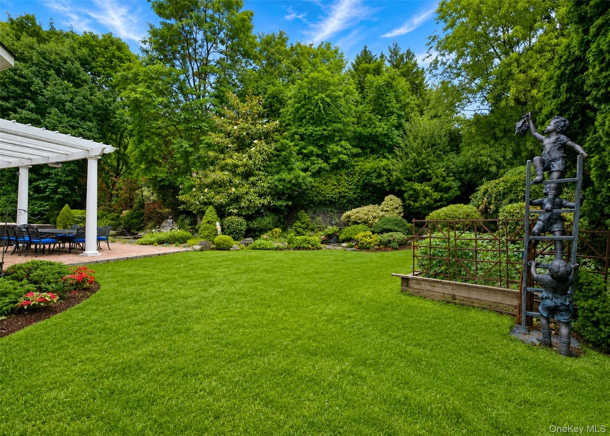 Professionally Landscaped 1/2 Acre Professionally Landscaped 1/2 Acre