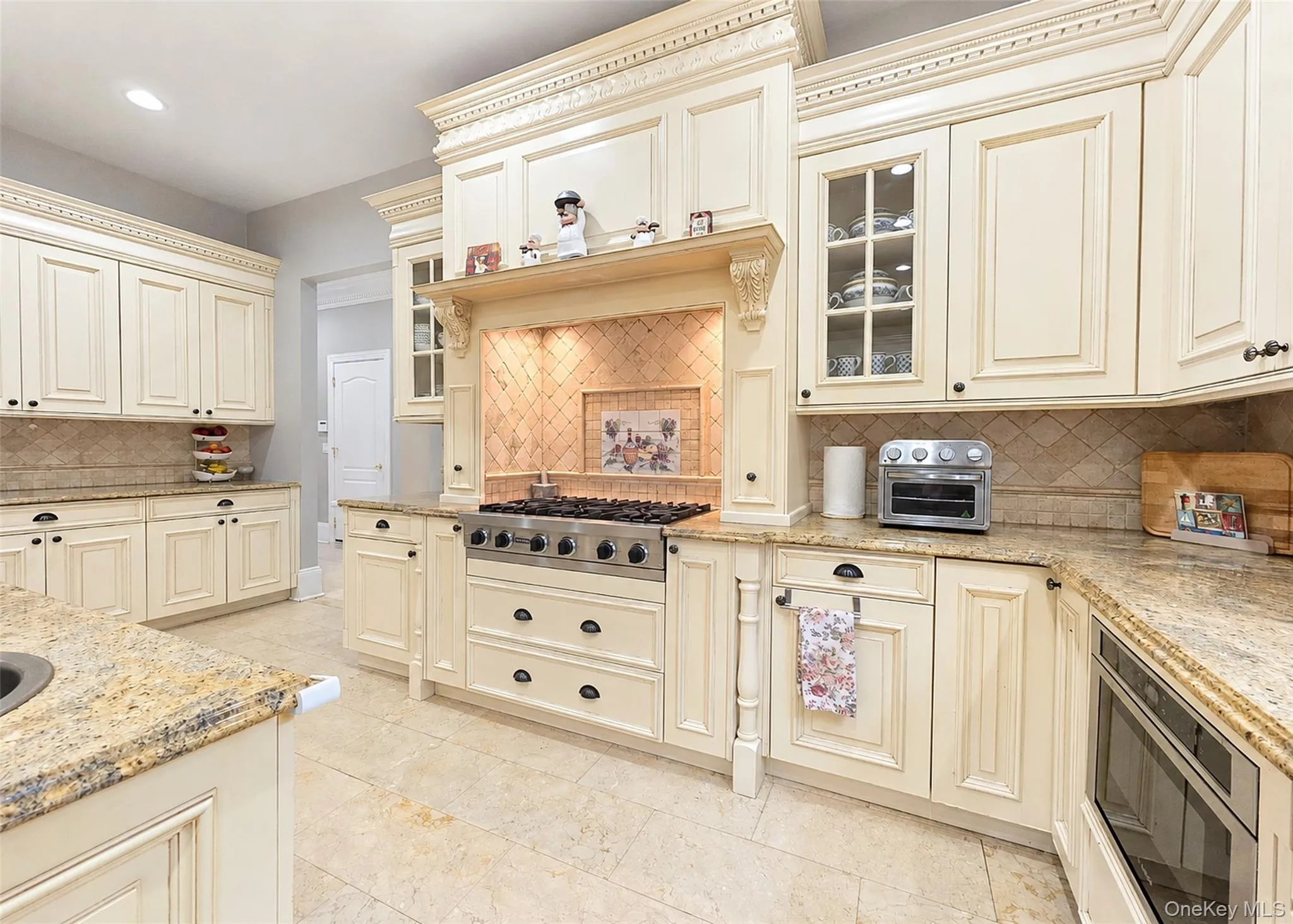 Entertainer's Delight! High End Finishes and Appliances Entertainer's Delight! High End Finishes and Appliances