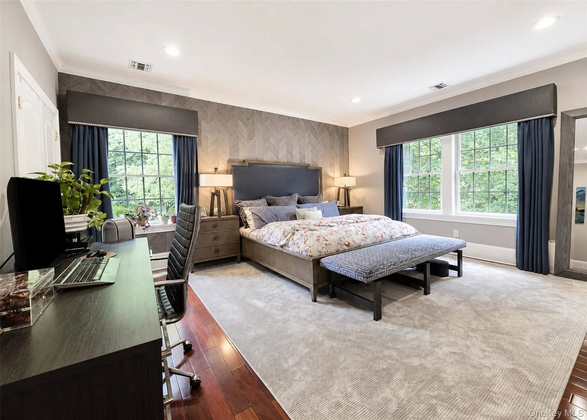 Large Bedrooms all have adjoining bathrooms Large Bedrooms all have adjoining bathrooms