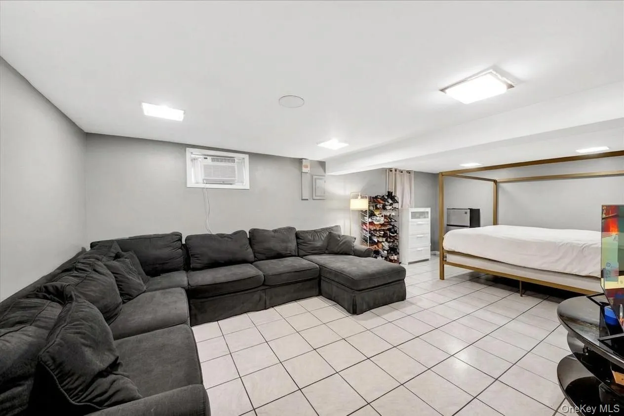 115 Young Avenue, Yonkers, NY, 4 Bedrooms Bedrooms, 10 Rooms Rooms,2 BathroomsBathrooms,Residential,For Rent,Young,0,KEY1018124 115 Young Avenue, Yonkers, NY, 4 Bedrooms Bedrooms, 10 Rooms Rooms,2 BathroomsBathrooms,Residential,For Rent,Young,0,KEY1018124