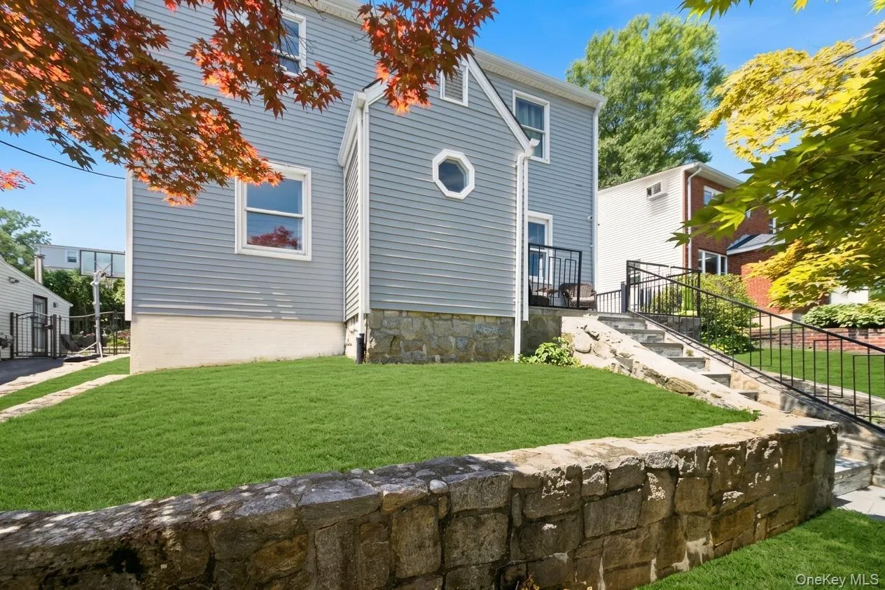 115 Young Avenue, Yonkers, NY, 4 Bedrooms Bedrooms, 10 Rooms Rooms,2 BathroomsBathrooms,Residential,For Rent,Young,0,KEY1018124 115 Young Avenue, Yonkers, NY, 4 Bedrooms Bedrooms, 10 Rooms Rooms,2 BathroomsBathrooms,Residential,For Rent,Young,0,KEY1018124