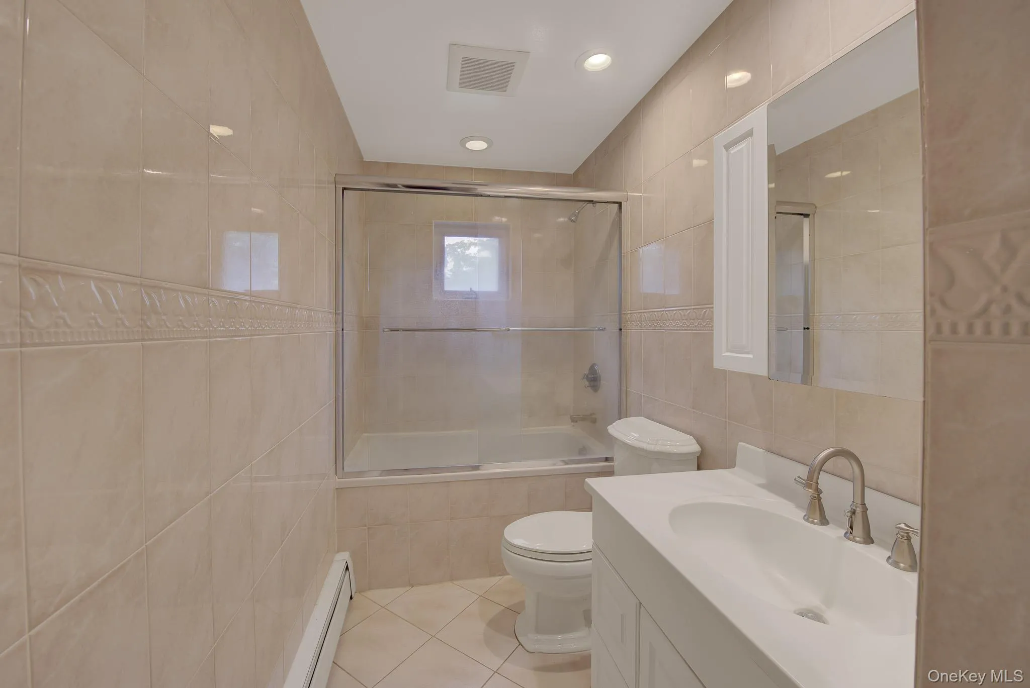 Upstairs Full Bathroom Upstairs Full Bathroom