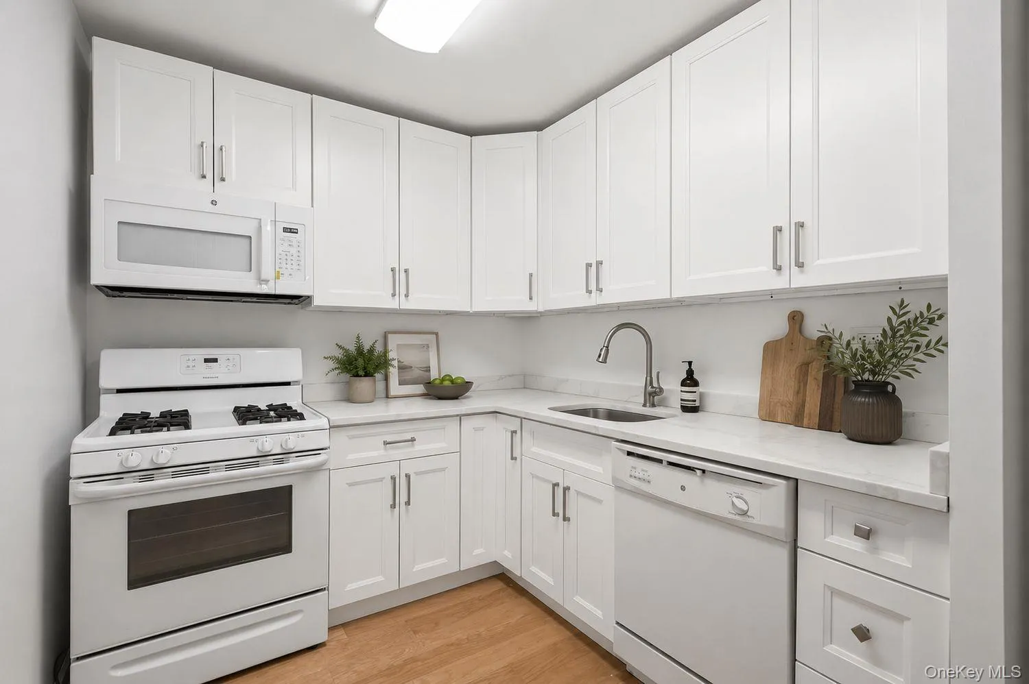 2 Bay Club Drive, New York, NY, 1 Bedroom Bedrooms, 4 Rooms Rooms,1 BathroomBathrooms,Residential,For Rent,Bay Club,0,KEY1018130 2 Bay Club Drive, New York, NY, 1 Bedroom Bedrooms, 4 Rooms Rooms,1 BathroomBathrooms,Residential,For Rent,Bay Club,0,KEY1018130