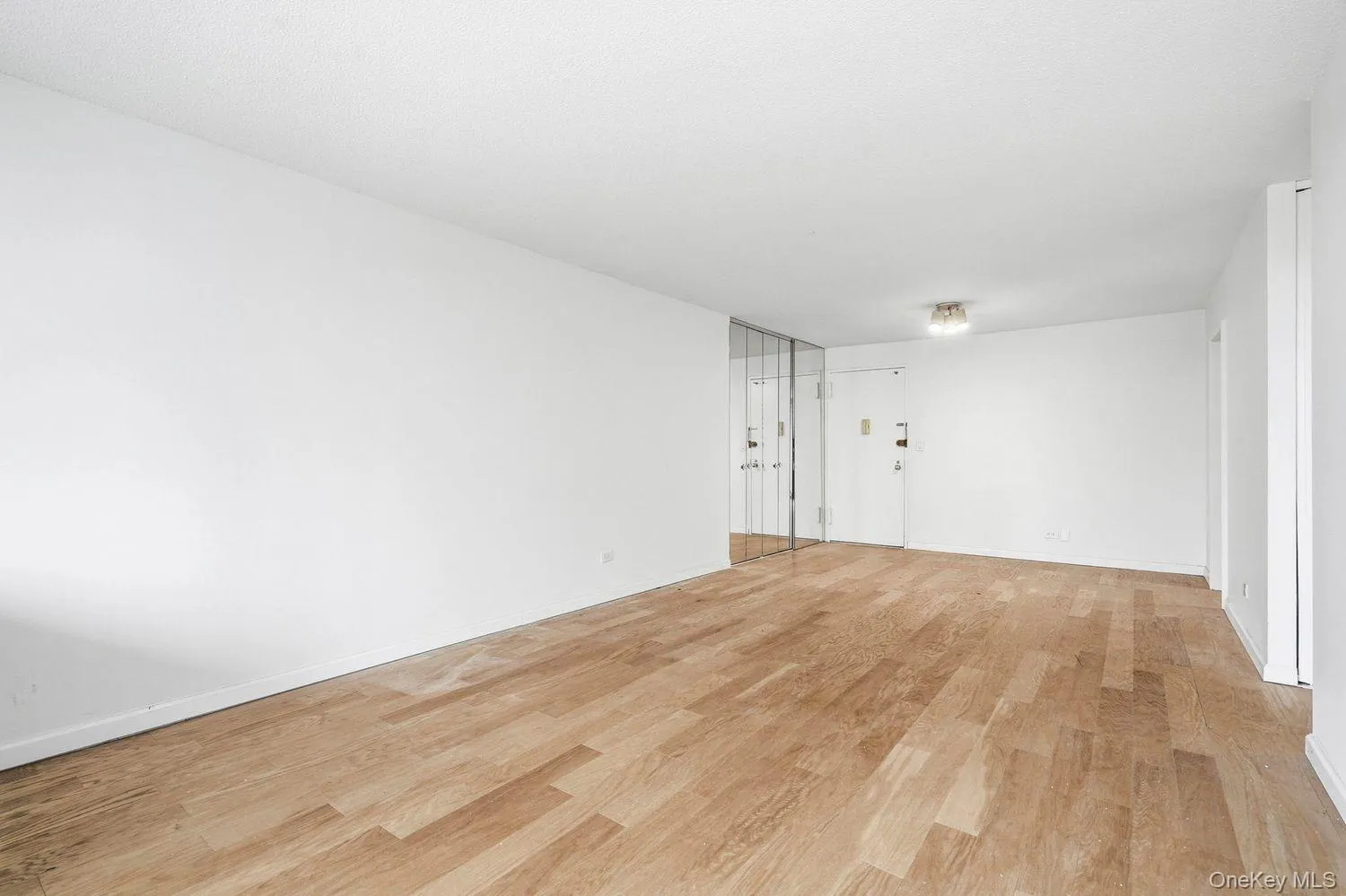 2 Bay Club Drive, New York, NY, 1 Bedroom Bedrooms, 4 Rooms Rooms,1 BathroomBathrooms,Residential,For Rent,Bay Club,0,KEY1018130 2 Bay Club Drive, New York, NY, 1 Bedroom Bedrooms, 4 Rooms Rooms,1 BathroomBathrooms,Residential,For Rent,Bay Club,0,KEY1018130