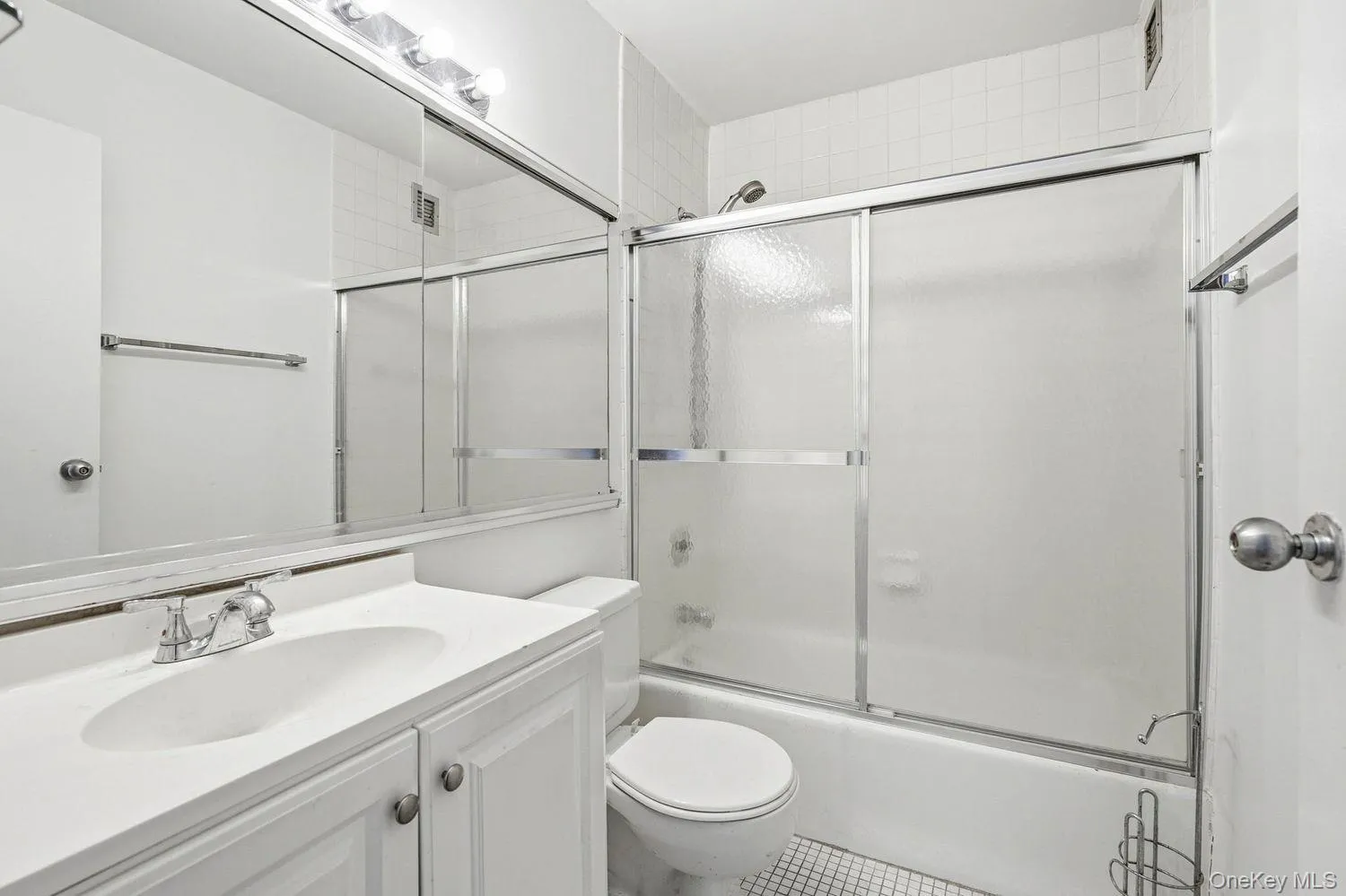 2 Bay Club Drive, New York, NY, 1 Bedroom Bedrooms, 4 Rooms Rooms,1 BathroomBathrooms,Residential,For Rent,Bay Club,0,KEY1018130 2 Bay Club Drive, New York, NY, 1 Bedroom Bedrooms, 4 Rooms Rooms,1 BathroomBathrooms,Residential,For Rent,Bay Club,0,KEY1018130
