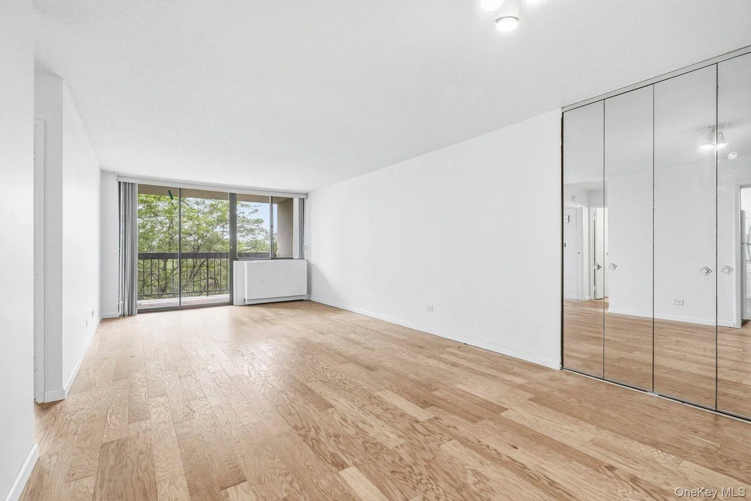 2 Bay Club Drive, New York, NY, 1 Bedroom Bedrooms, 4 Rooms Rooms,1 BathroomBathrooms,Residential,For Rent,Bay Club,0,KEY1018130 2 Bay Club Drive, New York, NY, 1 Bedroom Bedrooms, 4 Rooms Rooms,1 BathroomBathrooms,Residential,For Rent,Bay Club,0,KEY1018130