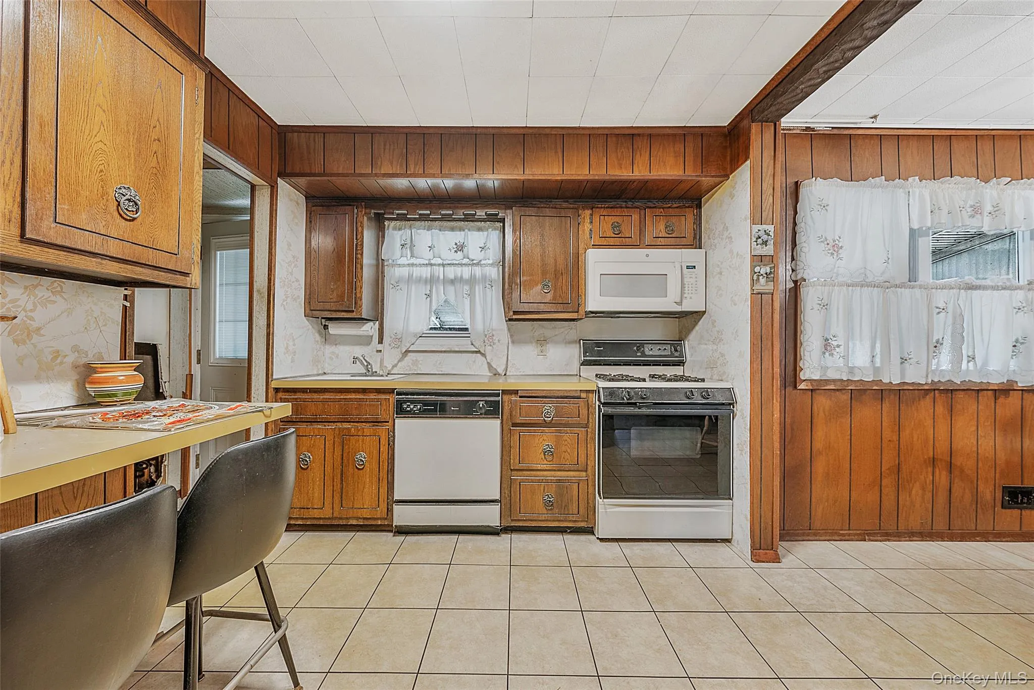 107 Walnut Street, Oyster Bay, NY, 3 Bedrooms Bedrooms, 6 Rooms Rooms,1 BathroomBathrooms,Residential,For Rent,Walnut,0,KEY1018138 107 Walnut Street, Oyster Bay, NY, 3 Bedrooms Bedrooms, 6 Rooms Rooms,1 BathroomBathrooms,Residential,For Rent,Walnut,0,KEY1018138