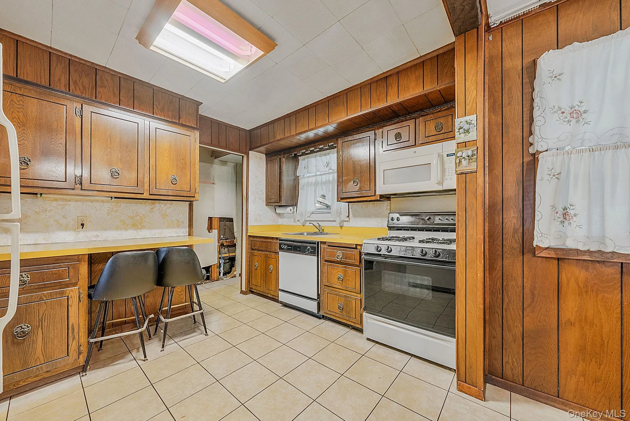 107 Walnut Street, Oyster Bay, NY, 3 Bedrooms Bedrooms, 6 Rooms Rooms,1 BathroomBathrooms,Residential,For Rent,Walnut,0,KEY1018138 107 Walnut Street, Oyster Bay, NY, 3 Bedrooms Bedrooms, 6 Rooms Rooms,1 BathroomBathrooms,Residential,For Rent,Walnut,0,KEY1018138