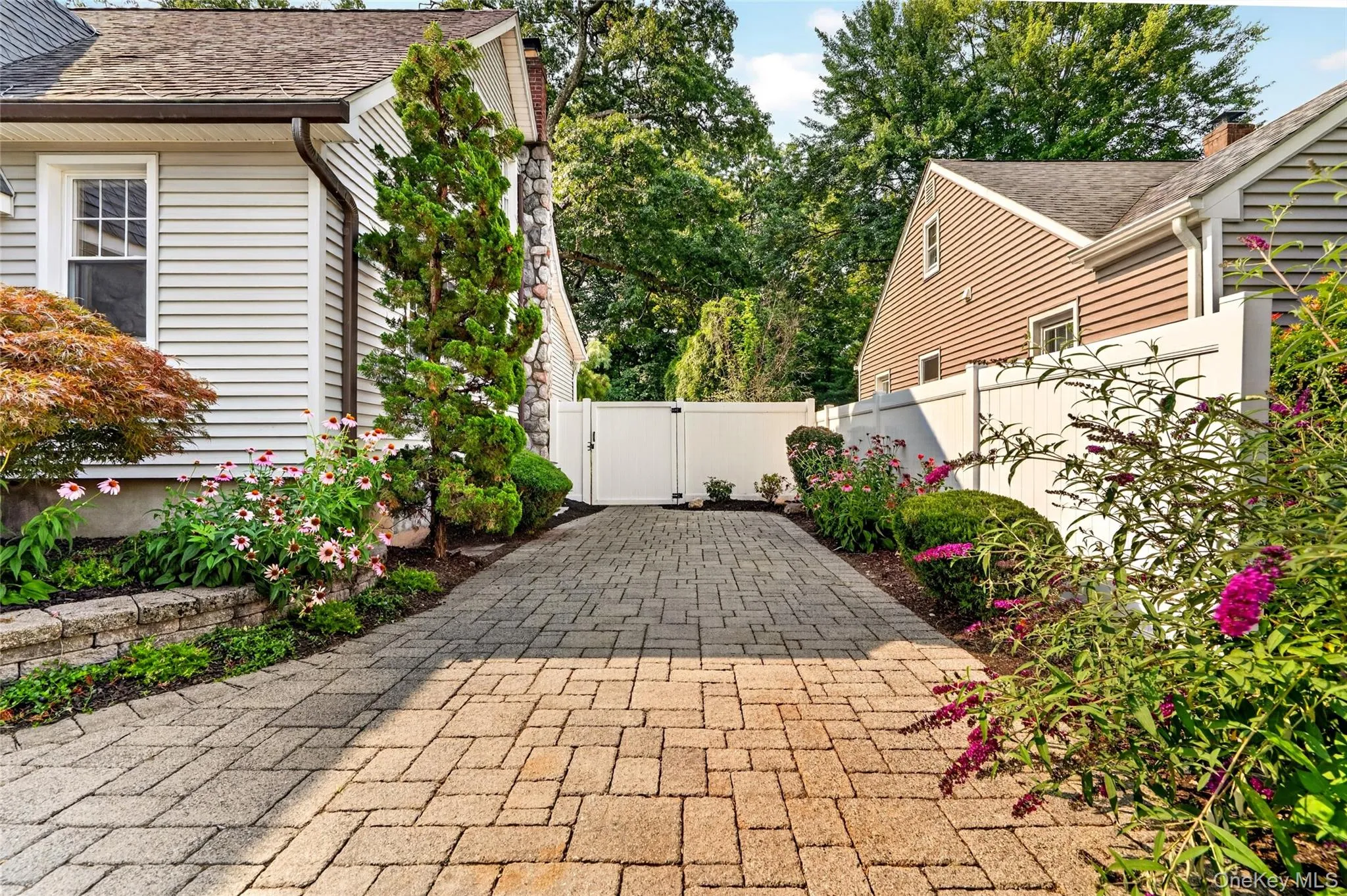 Gorgeous curb appeal Gorgeous curb appeal