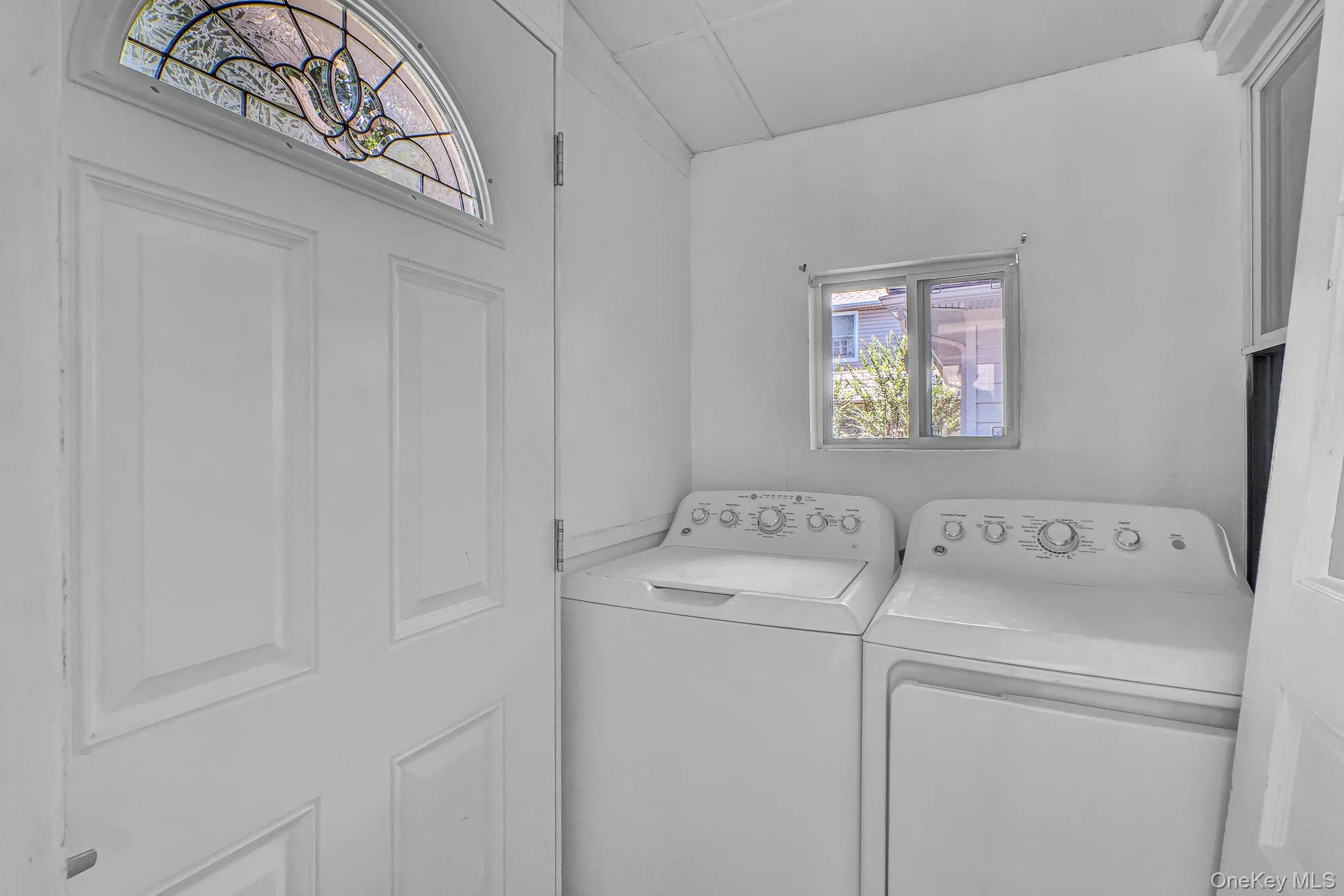 100 Irving Avenue, Hempstead, NY, 3 Bedrooms Bedrooms, 7 Rooms Rooms,2 BathroomsBathrooms,Residential,For Rent,Irving,0,1018142 100 Irving Avenue, Hempstead, NY, 3 Bedrooms Bedrooms, 7 Rooms Rooms,2 BathroomsBathrooms,Residential,For Rent,Irving,0,1018142