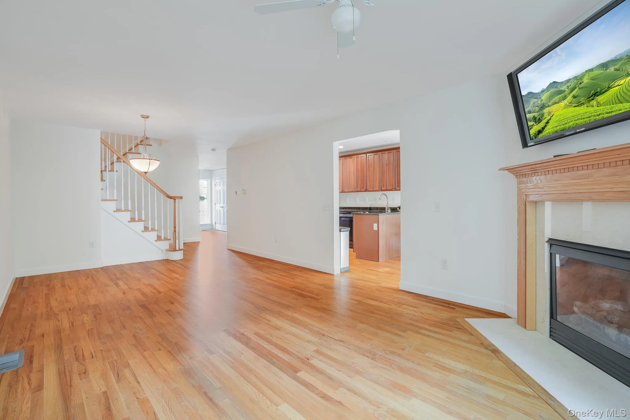 Living/dining areas Living/dining areas