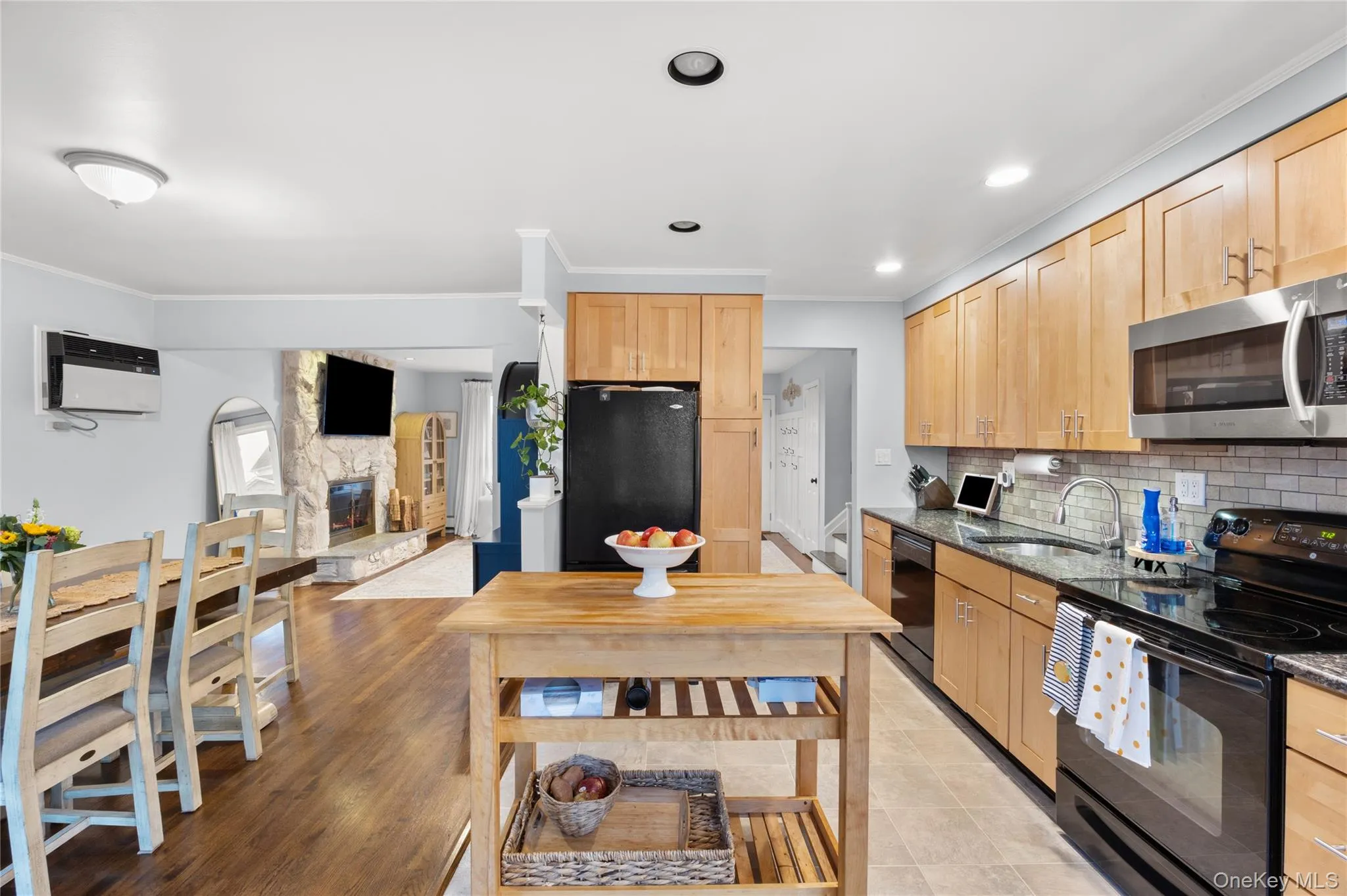 3 Jackson Place, Oyster Bay, NY, 3 Bedrooms Bedrooms, 7 Rooms Rooms,2 BathroomsBathrooms,Residential,For Rent,Jackson,0,KEY1018145 3 Jackson Place, Oyster Bay, NY, 3 Bedrooms Bedrooms, 7 Rooms Rooms,2 BathroomsBathrooms,Residential,For Rent,Jackson,0,KEY1018145