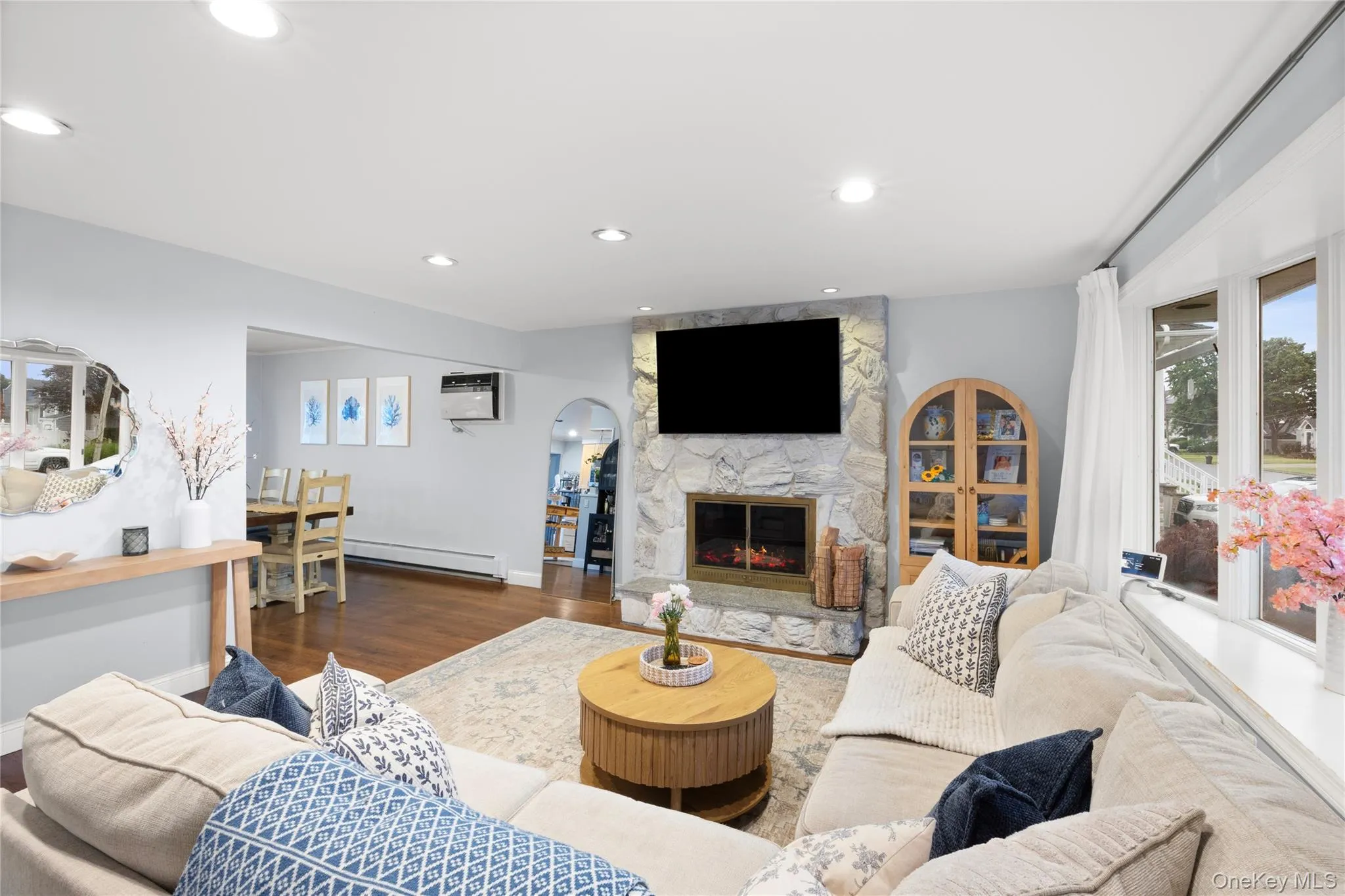 3 Jackson Place, Oyster Bay, NY, 3 Bedrooms Bedrooms, 7 Rooms Rooms,2 BathroomsBathrooms,Residential,For Rent,Jackson,0,KEY1018145 3 Jackson Place, Oyster Bay, NY, 3 Bedrooms Bedrooms, 7 Rooms Rooms,2 BathroomsBathrooms,Residential,For Rent,Jackson,0,KEY1018145