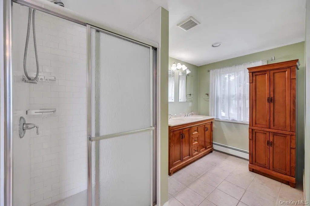 46 Walter Avenue, Oyster Bay, NY, 3 Bedrooms Bedrooms, 8 Rooms Rooms,2 BathroomsBathrooms,Residential,For Rent,Walter,0,KEY1018160 46 Walter Avenue, Oyster Bay, NY, 3 Bedrooms Bedrooms, 8 Rooms Rooms,2 BathroomsBathrooms,Residential,For Rent,Walter,0,KEY1018160