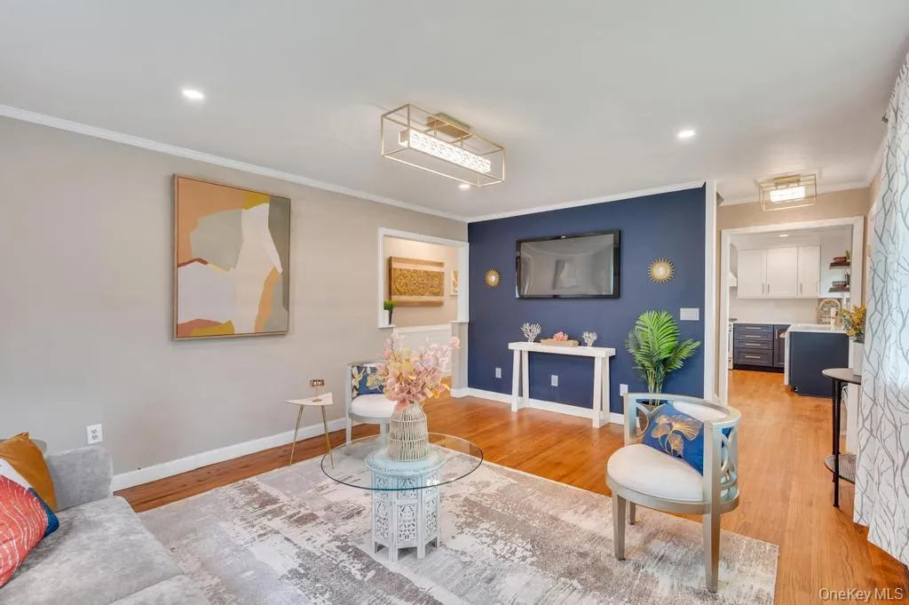 46 Walter Avenue, Oyster Bay, NY, 3 Bedrooms Bedrooms, 8 Rooms Rooms,2 BathroomsBathrooms,Residential,For Rent,Walter,0,KEY1018160 46 Walter Avenue, Oyster Bay, NY, 3 Bedrooms Bedrooms, 8 Rooms Rooms,2 BathroomsBathrooms,Residential,For Rent,Walter,0,KEY1018160