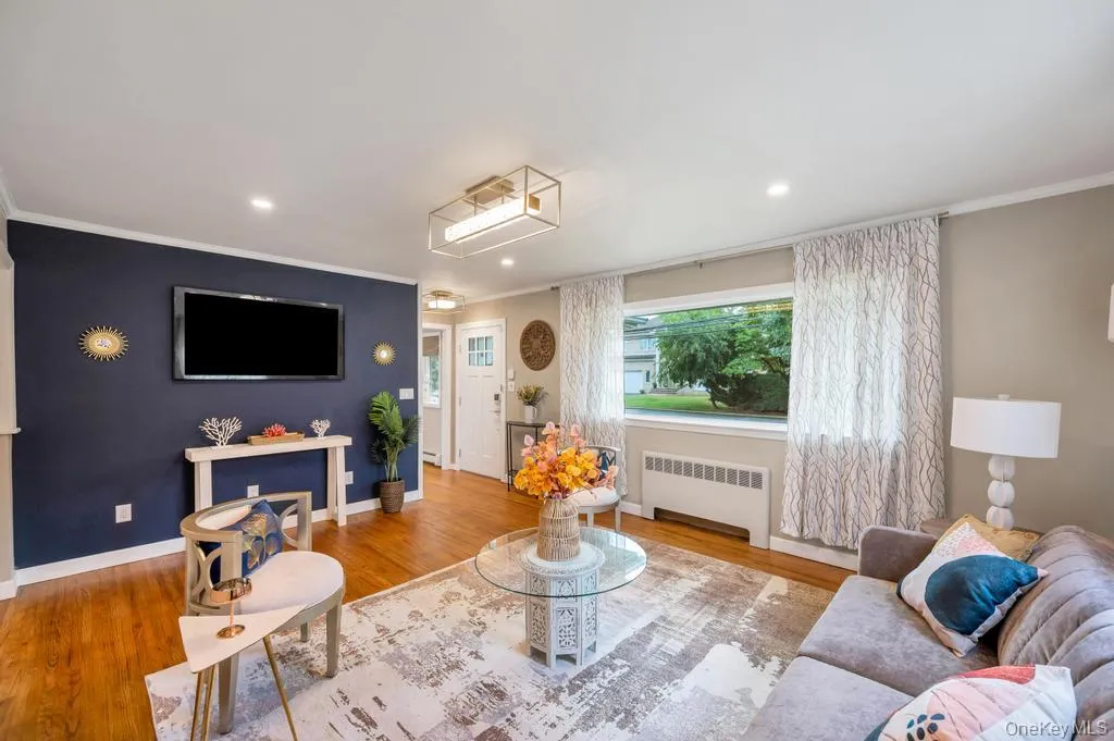 46 Walter Avenue, Oyster Bay, NY, 3 Bedrooms Bedrooms, 8 Rooms Rooms,2 BathroomsBathrooms,Residential,For Rent,Walter,0,KEY1018160 46 Walter Avenue, Oyster Bay, NY, 3 Bedrooms Bedrooms, 8 Rooms Rooms,2 BathroomsBathrooms,Residential,For Rent,Walter,0,KEY1018160