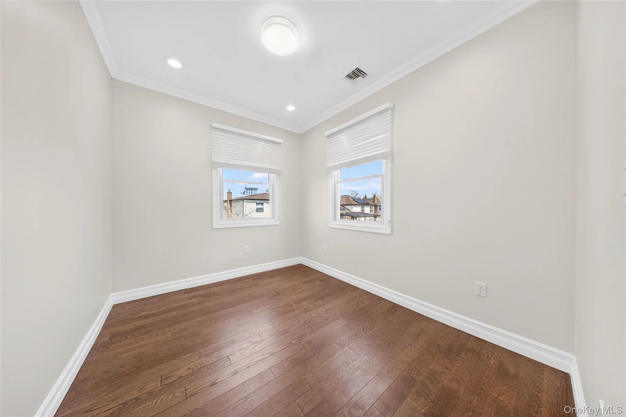 19 6th Street, North Hempstead, NY, 3 Bedrooms Bedrooms, 8 Rooms Rooms,2 BathroomsBathrooms,Residential,For Rent,6th,0,KEY1018163 19 6th Street, North Hempstead, NY, 3 Bedrooms Bedrooms, 8 Rooms Rooms,2 BathroomsBathrooms,Residential,For Rent,6th,0,KEY1018163