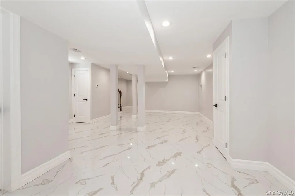 19 6th Street, North Hempstead, NY, 3 Bedrooms Bedrooms, 8 Rooms Rooms,2 BathroomsBathrooms,Residential,For Rent,6th,0,KEY1018163 19 6th Street, North Hempstead, NY, 3 Bedrooms Bedrooms, 8 Rooms Rooms,2 BathroomsBathrooms,Residential,For Rent,6th,0,KEY1018163