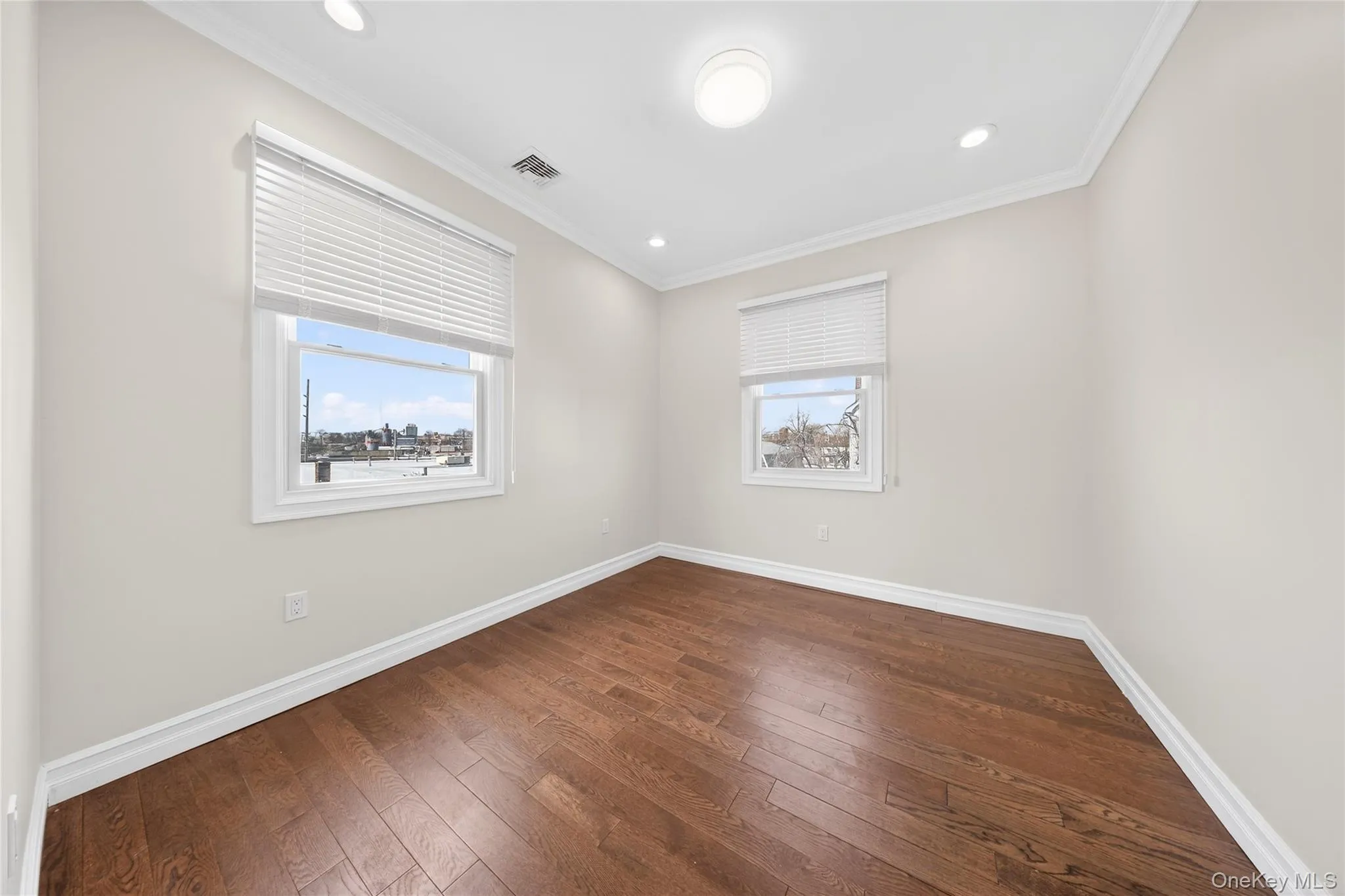 19 6th Street, North Hempstead, NY, 3 Bedrooms Bedrooms, 8 Rooms Rooms,2 BathroomsBathrooms,Residential,For Rent,6th,0,KEY1018163 19 6th Street, North Hempstead, NY, 3 Bedrooms Bedrooms, 8 Rooms Rooms,2 BathroomsBathrooms,Residential,For Rent,6th,0,KEY1018163