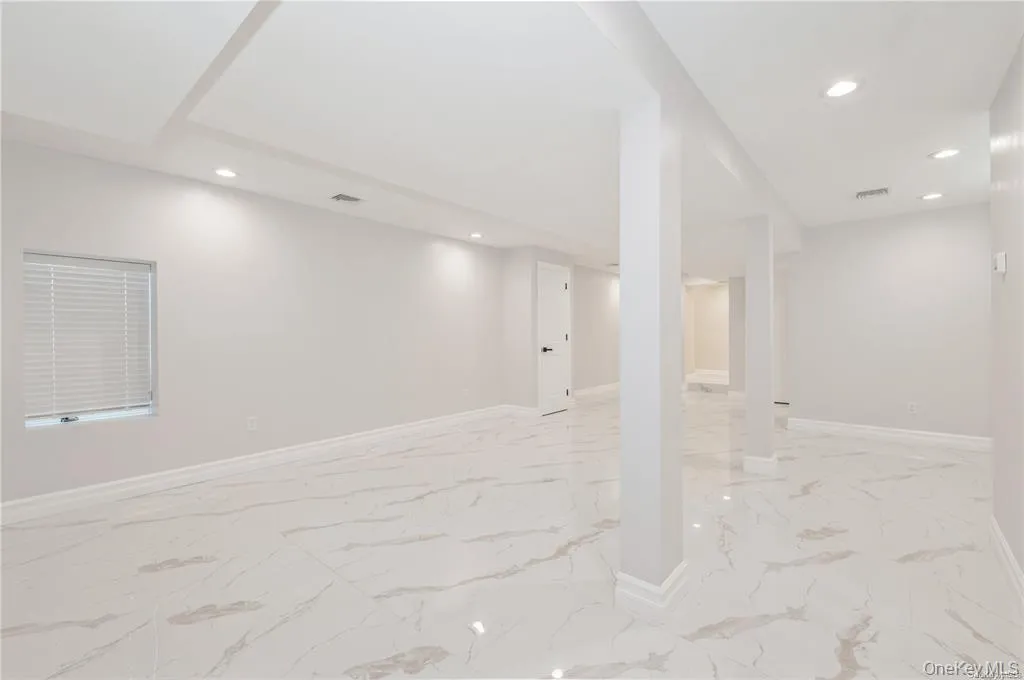 19 6th Street, North Hempstead, NY, 3 Bedrooms Bedrooms, 8 Rooms Rooms,2 BathroomsBathrooms,Residential,For Rent,6th,0,KEY1018163 19 6th Street, North Hempstead, NY, 3 Bedrooms Bedrooms, 8 Rooms Rooms,2 BathroomsBathrooms,Residential,For Rent,6th,0,KEY1018163