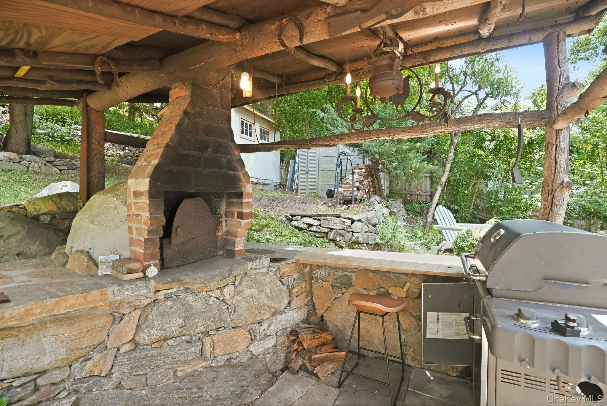 Bar and Pizza Oven Bar and Pizza Oven