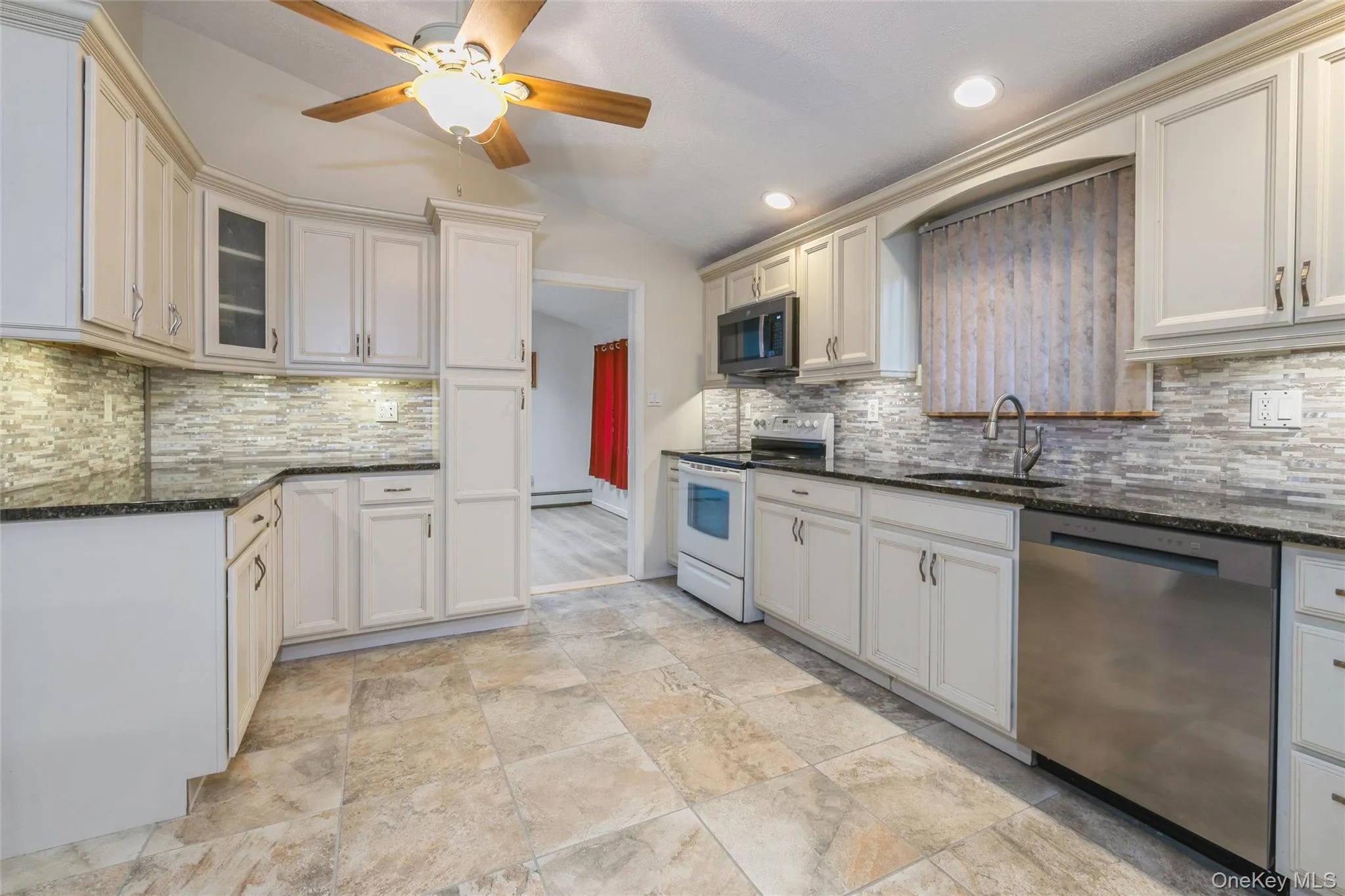 26 Huxley Lane, Brookhaven, NY, 3 Bedrooms Bedrooms, 7 Rooms Rooms,1 BathroomBathrooms,Residential,For Rent,Huxley,0,KEY1018176 26 Huxley Lane, Brookhaven, NY, 3 Bedrooms Bedrooms, 7 Rooms Rooms,1 BathroomBathrooms,Residential,For Rent,Huxley,0,KEY1018176